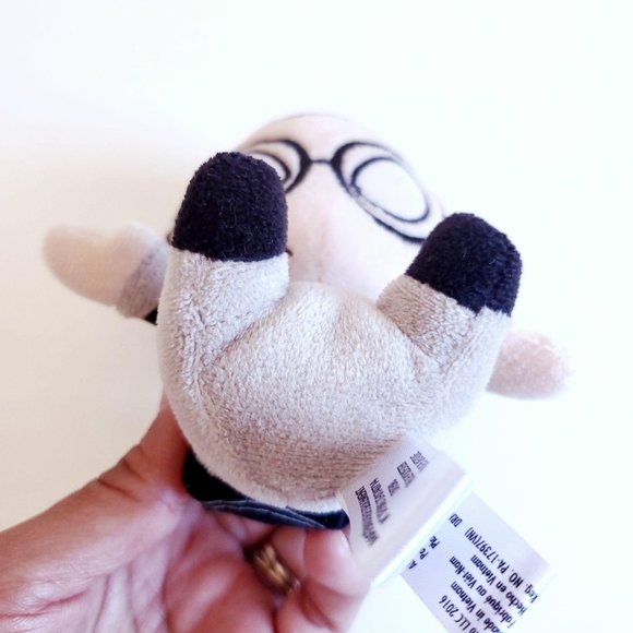 Funko Mopeez Ghostbusters Dr. Egon Spengler Plush - Picture 5 of 7